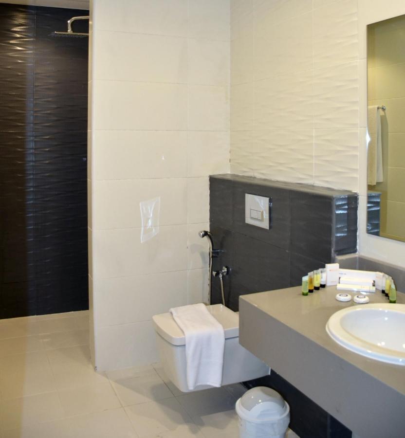 The Lodge Suites Manama Eksteriør billede