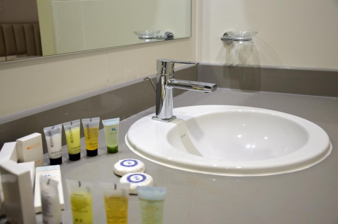 The Lodge Suites Manama Eksteriør billede