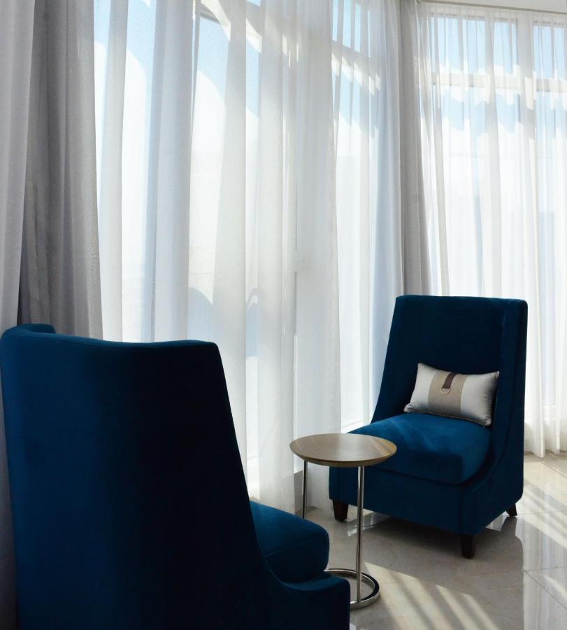 The Lodge Suites Manama Eksteriør billede